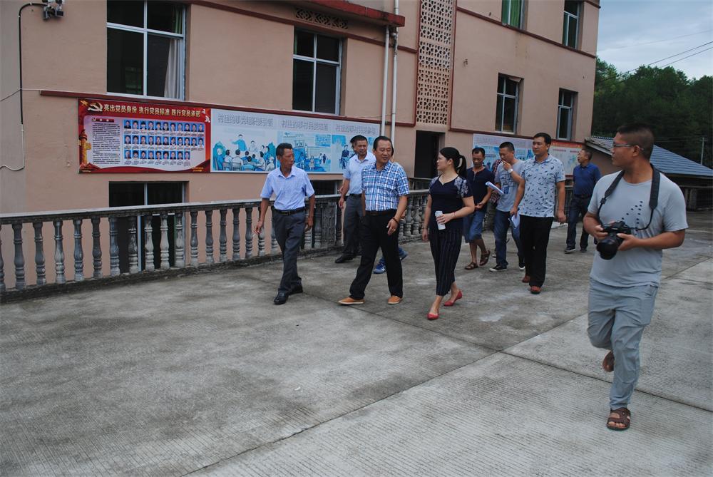 福建易順建筑工程有限公司“互動聯(lián)動、掛鉤幫扶”招沙甲村貧困戶捐贈儀式