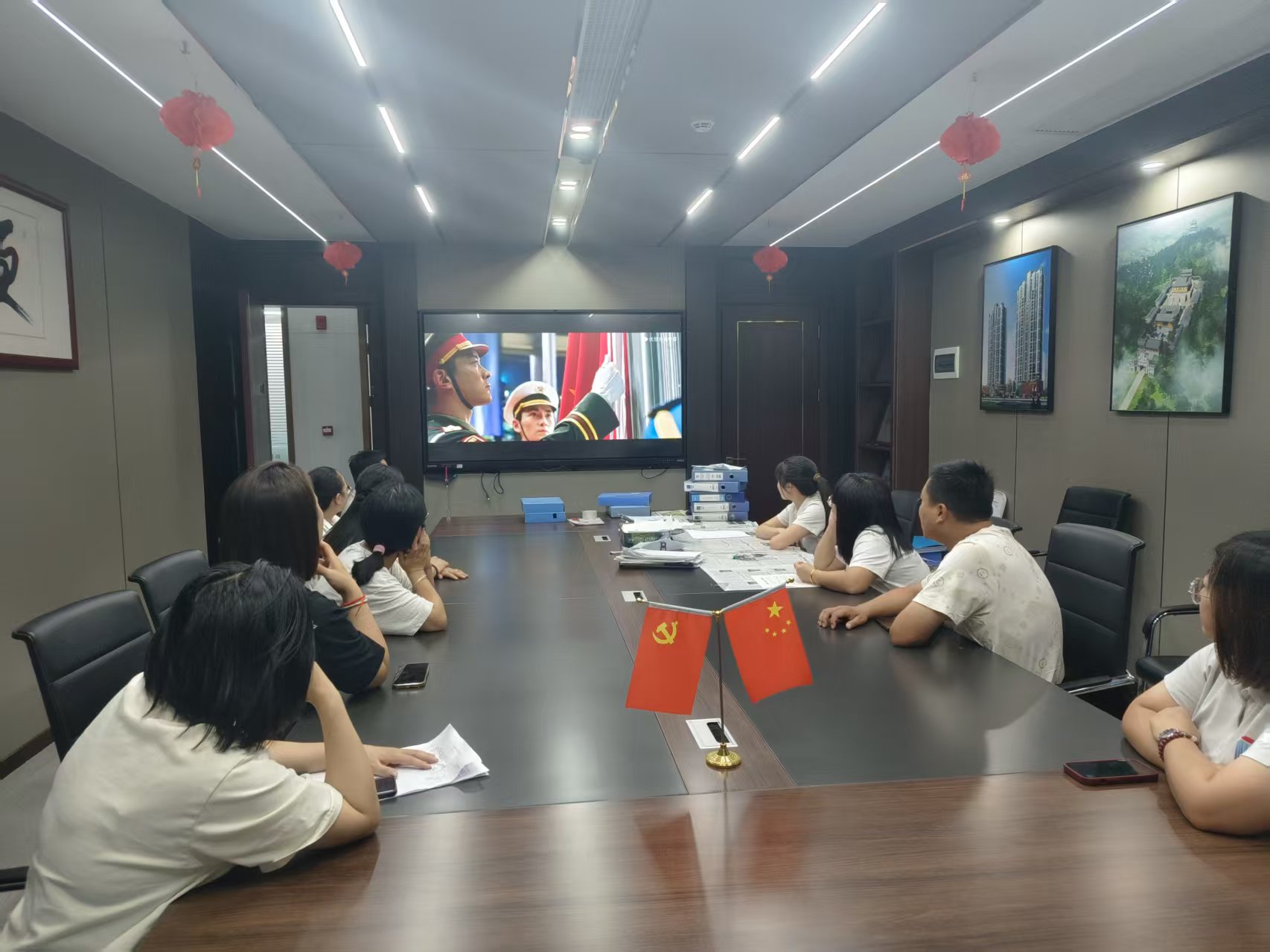 賡續(xù)紅色血脈，凝聚奮進(jìn)力量 —— 易順建工集團(tuán)黨支部國慶觀影《我和我的祖國》